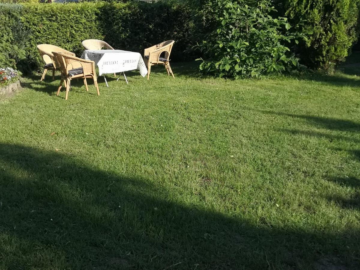 Kuenstler Ferienwohnung 3 Zimmer Kueche Bad Zentrale Lage Wulsbuttel Exterior foto