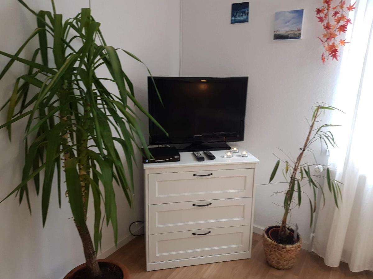 Kuenstler Ferienwohnung 3 Zimmer Kueche Bad Zentrale Lage Wulsbuttel Exterior foto